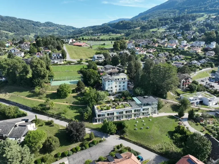 Haut-Lac International School