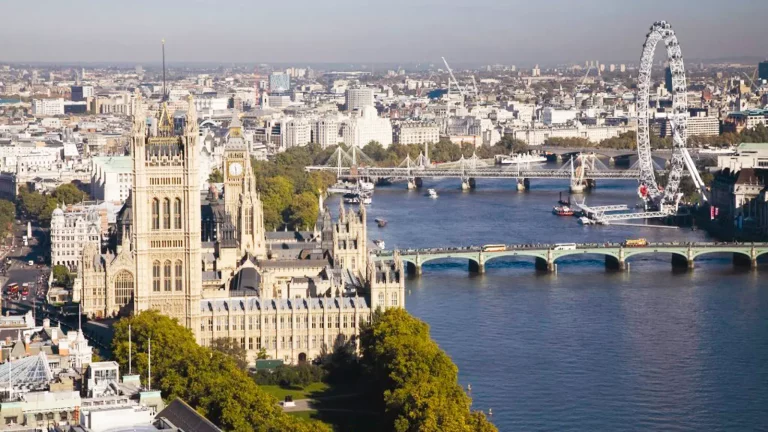 Vista de Londres con el Palacio de Westminster
