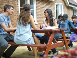 Cursos de inglés y preparación exámenes de Cambridge para jóvenes en Canterbury de Where&What