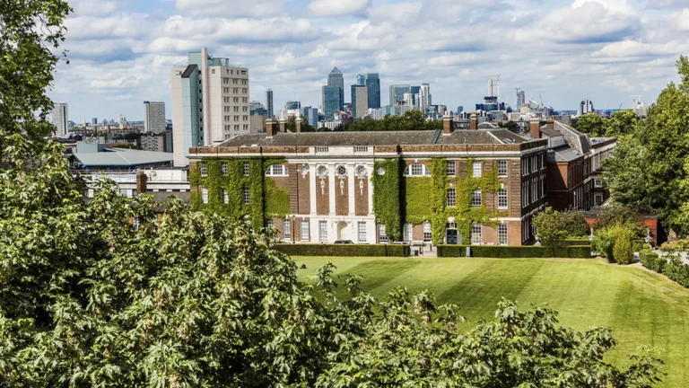 Centro de estudios del curso de inglés con actividades en Londres para jóvenes de 7 a 17 años de Where&What