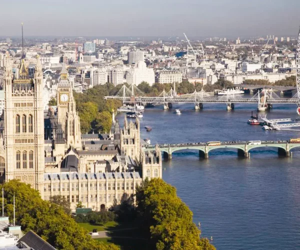 Vista de Londres con el Palacio de Westminster