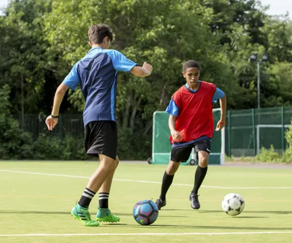 Curso de inglés y futbol en Cambridge para jóvenes de 7 a 17 años de Where&What