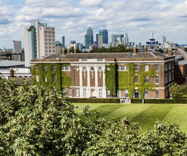 Centro de estudios del curso de inglés con actividades en Londres para jóvenes de 7 a 17 años de Where&What