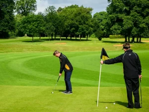 Curso escolar en Inglaterra con golf