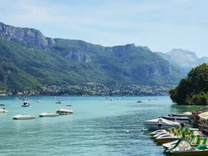 frances y actividades de montaña en Annecy, Francia