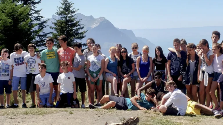 Curso de inglés o francés y actividades en Leysin en Suiza para jóvenes de 7 a 17 años de Where&What