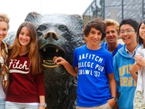 Curso de inglés con actividades en UCLA de Los Angeles para jóvenes de 7 a 17 años de Where&What