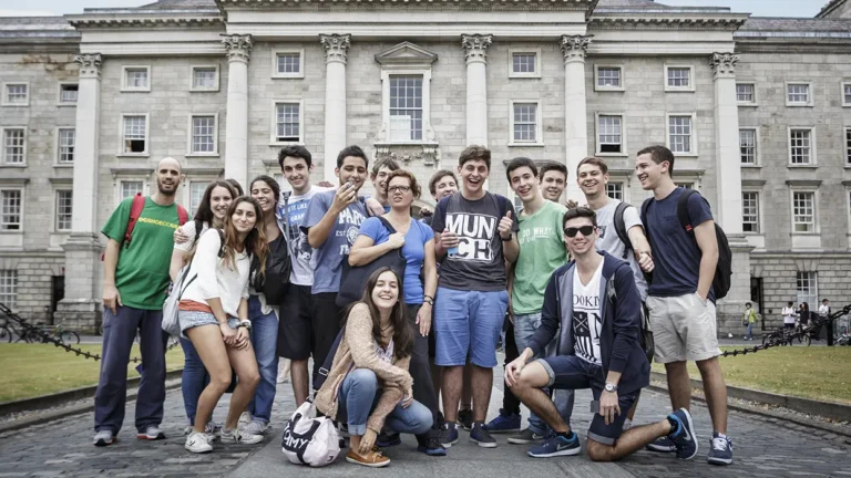 Cursos de inglés Young Adults para jóvenes en Trinity Hall de Dublín de Where&What